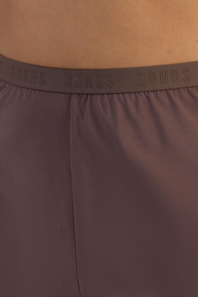 Chloe (She/Her) wears size L and is 165cm tall with 95cm chest and 78cm waist