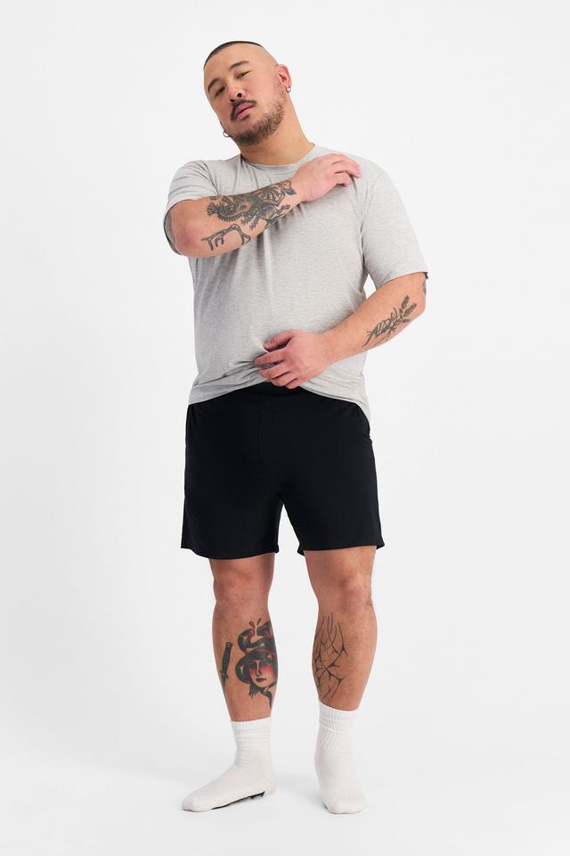 Mike (He/Him) wears size XL and is 180cm tall with 120cm chest and 96cm waist