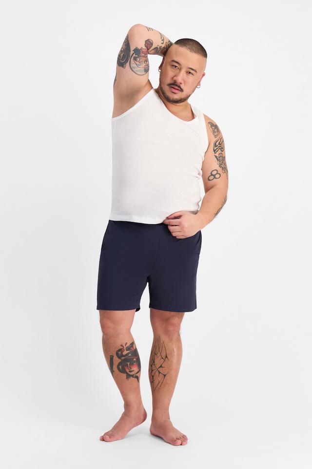 Mike (He/Him) wears size XL and is 180cm tall with 120cm chest and 96cm waist