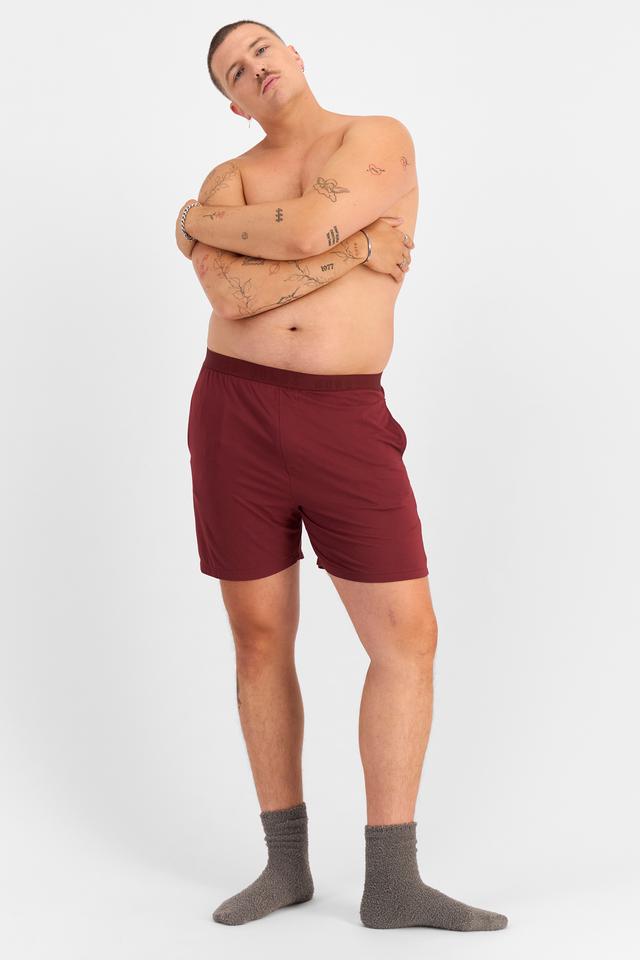 Jake (He/Him) wears size XL and is 195cm tall with 115cm chest and 106cm waist