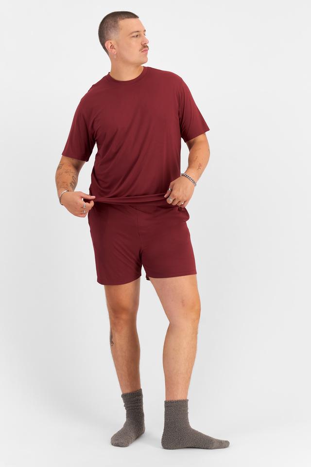 Jake (He/Him) wears size XL and is 195cm tall with 115cm chest and 106cm waist