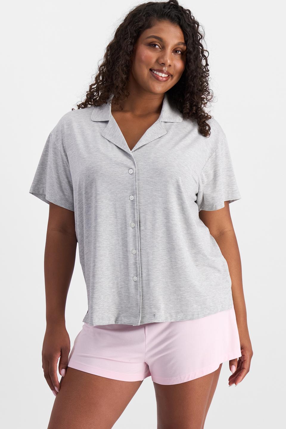 Camryn (She/Her) wears size S and is 106cm tall with 95cm chest and 74cm waist