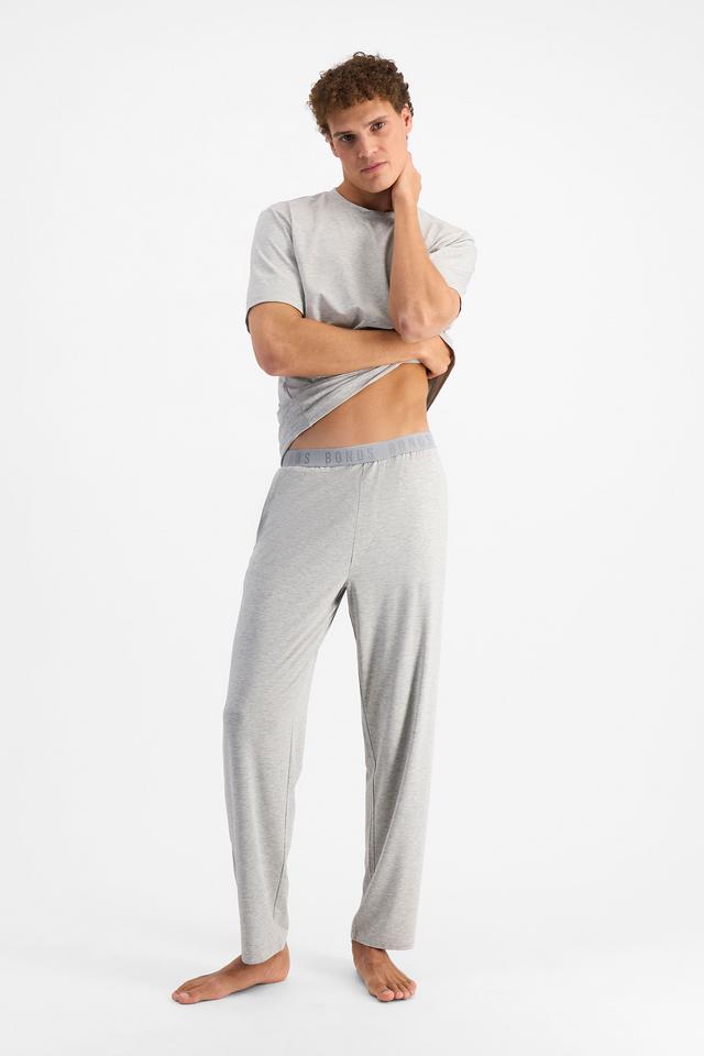 Kya (He/Him) wears size M and is 189cm tall with 99cm chest and 81cm waist