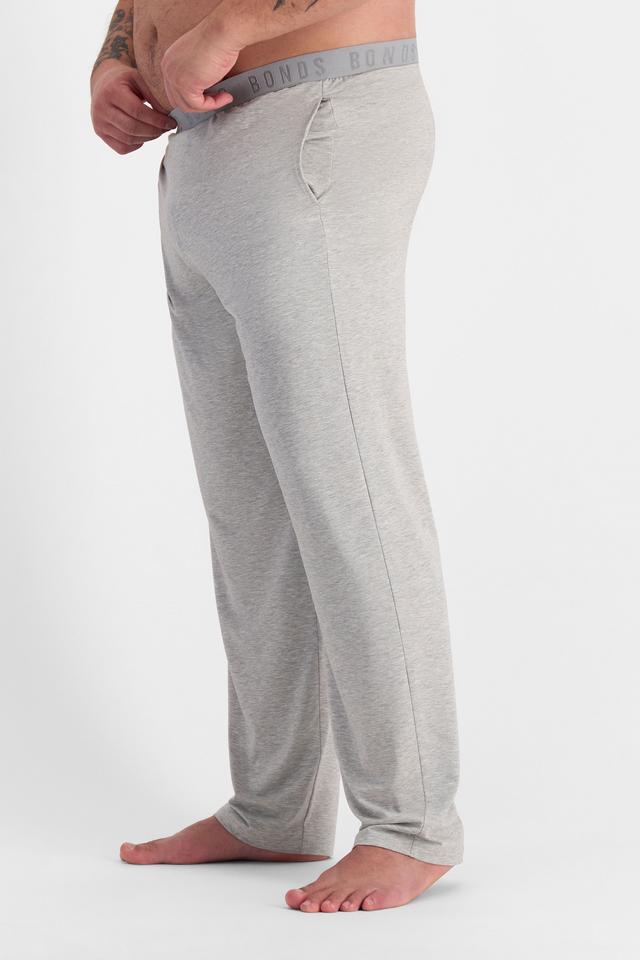 Mike (He/Him) wears size XL and is 180cm tall with 120cm chest and 96cm waist