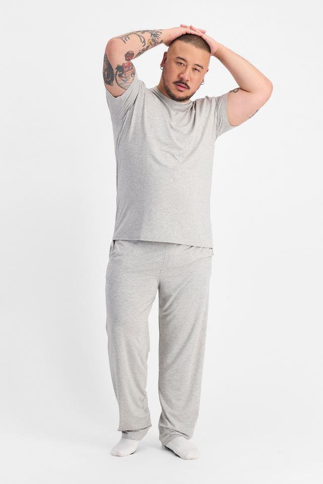 Mike (He/Him) wears size XL and is 180cm tall with 120cm chest and 96cm waist