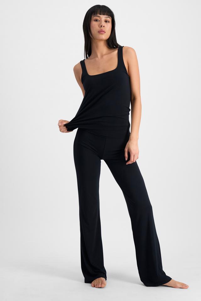 Nancy (She/Her) wears size S and is 170cm tall with 82cm chest and 64cm waist