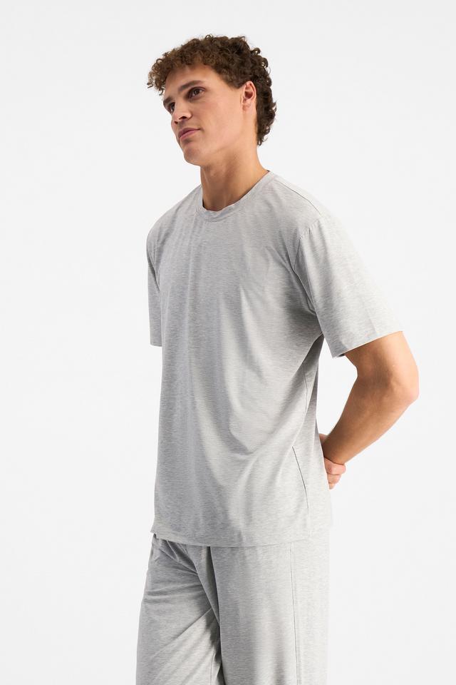 Kya (He/Him) wears size M and is 189cm tall with 99cm chest and 81cm waist