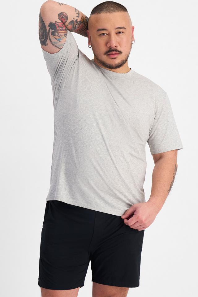 Mike (He/Him) wears size XL and is 180cm tall with 120cm chest and 96cm waist