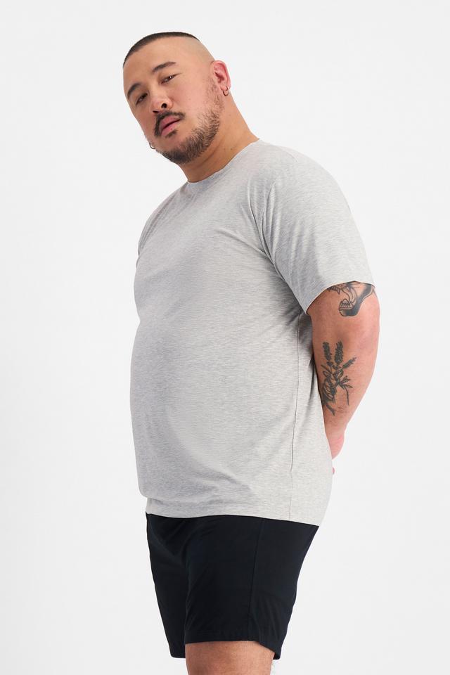 Mike (He/Him) wears size XL and is 180cm tall with 120cm chest and 96cm waist