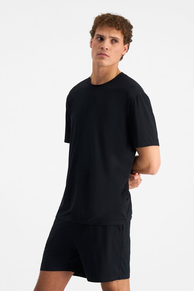 Kya (He/Him) wears size M and is 189cm tall with 99cm chest and 81cm waist
