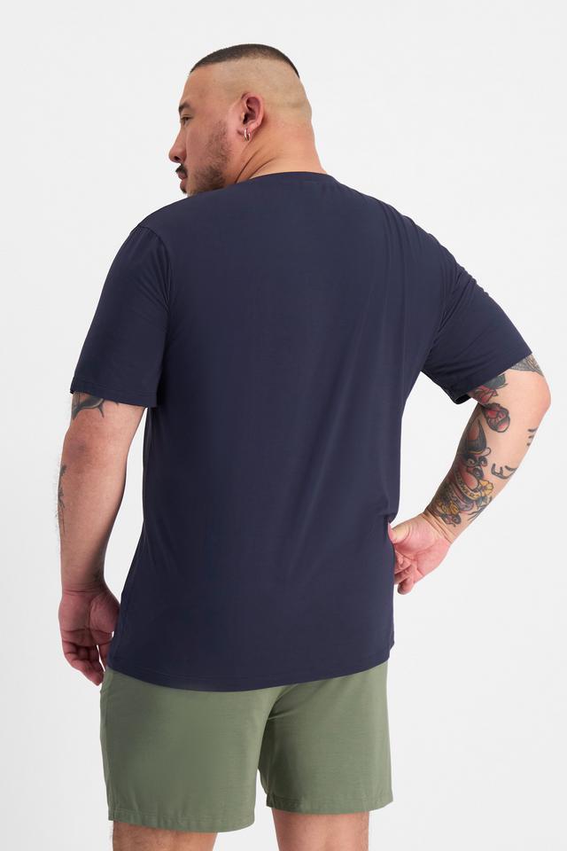 Mike (He/Him) wears size XL and is 180cm tall with 120cm chest and 96cm waist