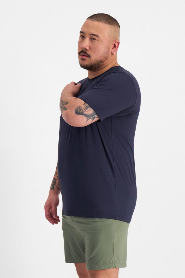 Mike (He/Him) wears size XL and is 180cm tall with 120cm chest and 96cm waist