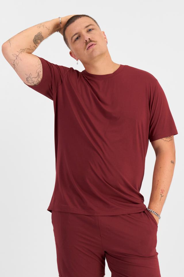 Jake (He/Him) wears size XL and is 195cm tall with 115cm chest and 106cm waist