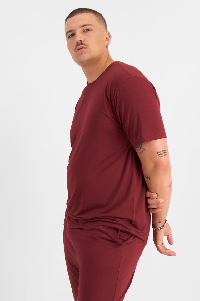 Jake (He/Him) wears size XL and is 195cm tall with 115cm chest and 106cm waist