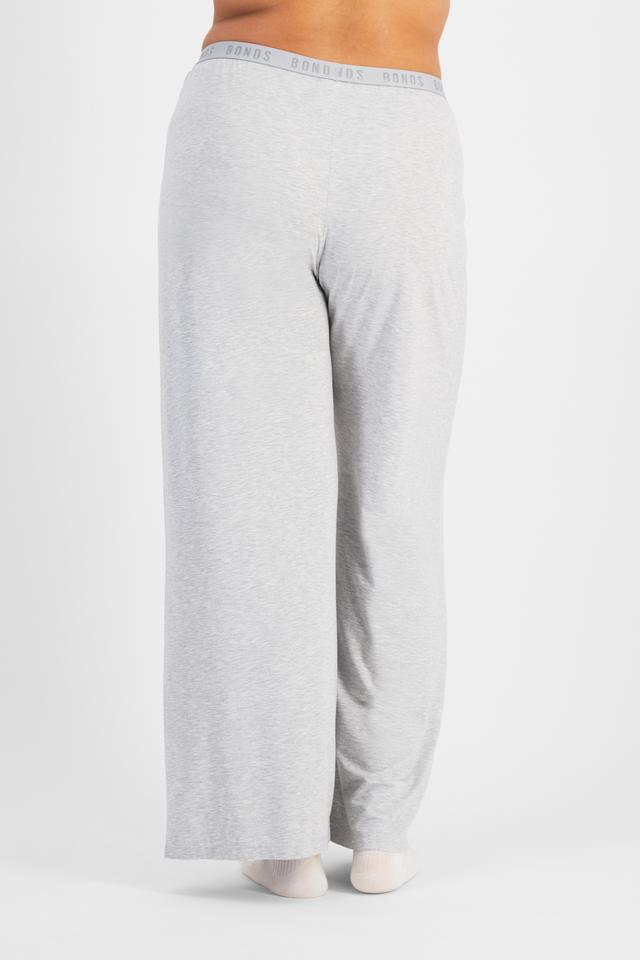 Cameron (She/Her) wears size L and is 179cm tall with 91cm chest and 74cm waist