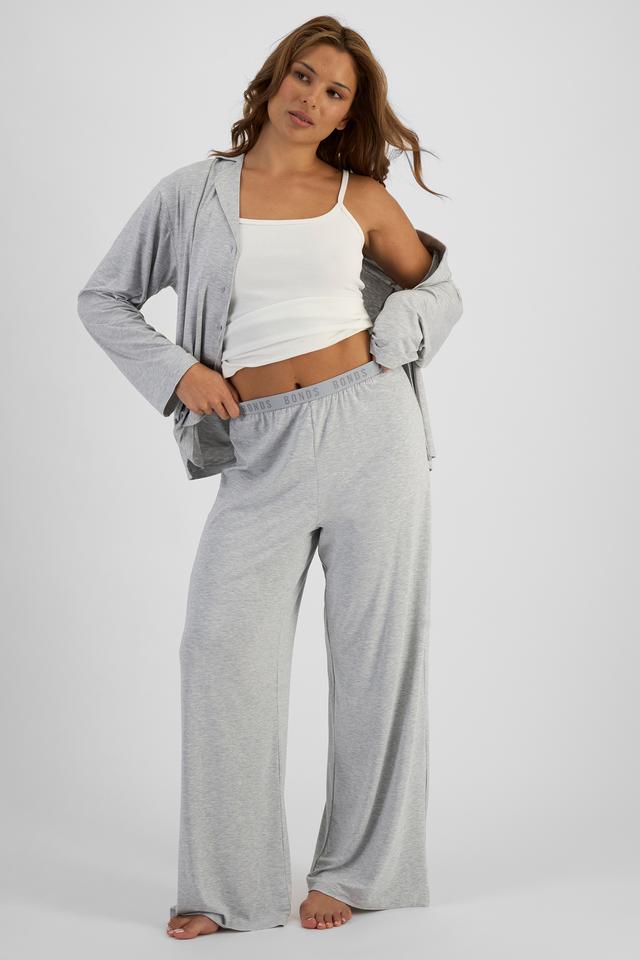 Melissa (She/Her) wears size S and is 169cm tall with 86cm chest and 66cm waist