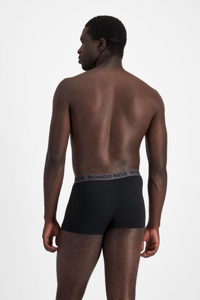 Emmanuel (He/Him) wears size M and is 183cm tall with 97cm chest and 81cm waist