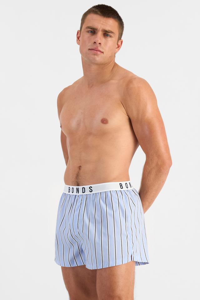 Charlie (He/Him) wears size M and is 183cm tall with 104cm chest and 85cm waist