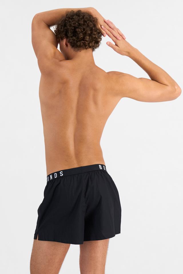 Kya (He/Him) wears size M and is 189cm tall with 99cm chest and 81cm waist