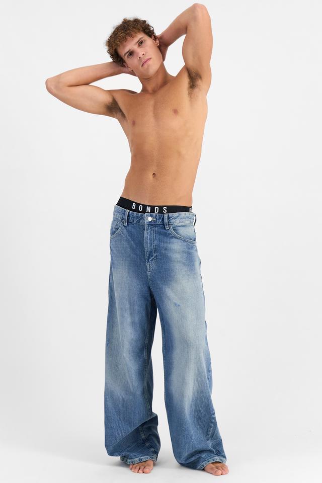 Kya (He/Him) wears size M and is 189cm tall with 99cm chest and 81cm waist