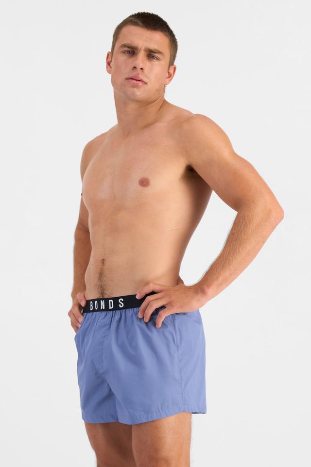 Charlie (He/Him) wears size M and is 183cm tall with 104cm chest and 85cm waist