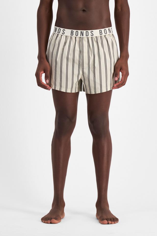 Emmanuel (He/Him) wears size M and is 182cm tall with 93cm chest and 73cm waist