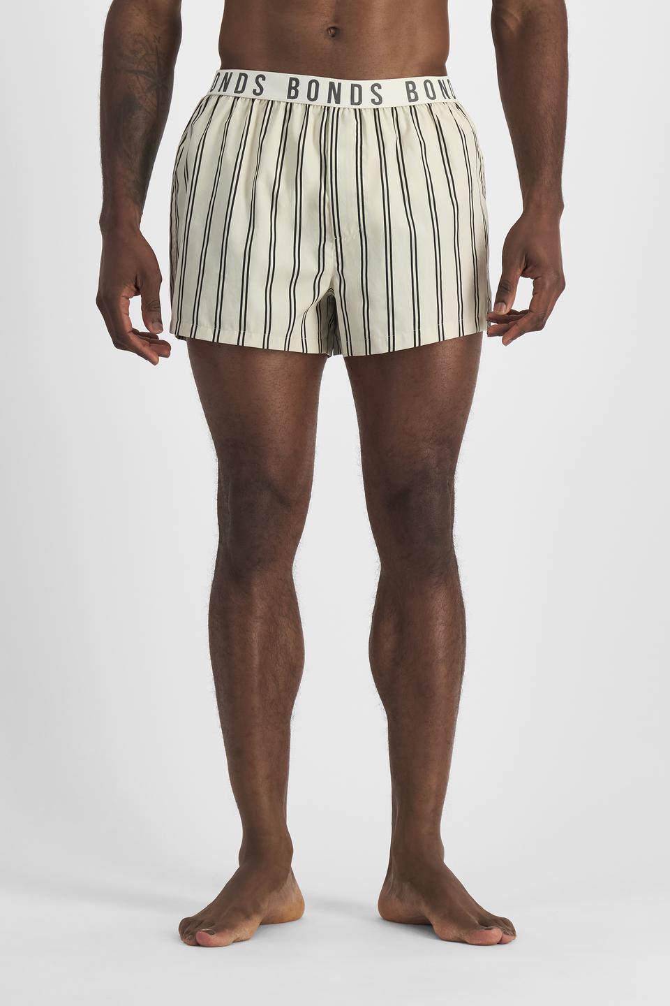 Paoulo (He/Him) wears size M and is 188cm tall with 98cm chest and 79cm waist