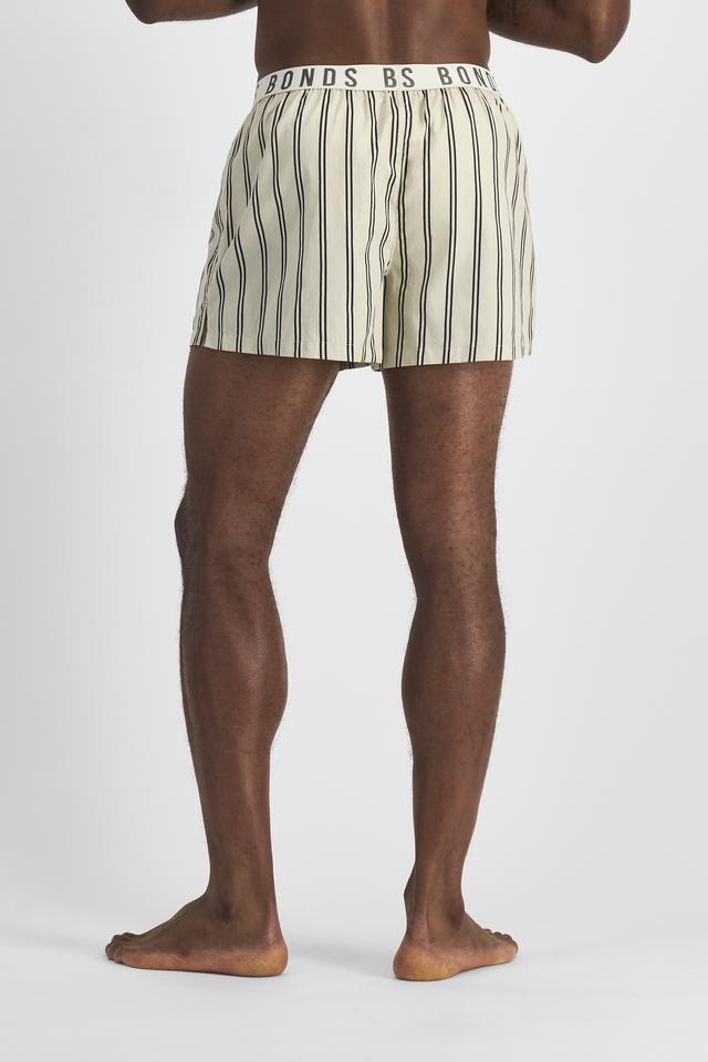 Paoulo (He/Him) wears size M and is 188cm tall with 98cm chest and 79cm waist
