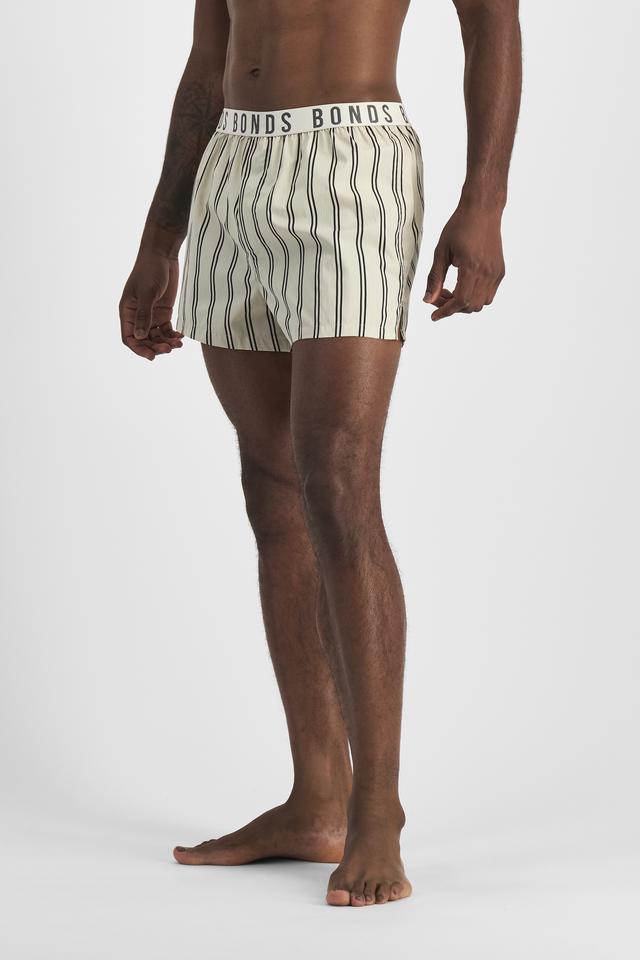 Paoulo (He/Him) wears size M and is 188cm tall with 98cm chest and 79cm waist