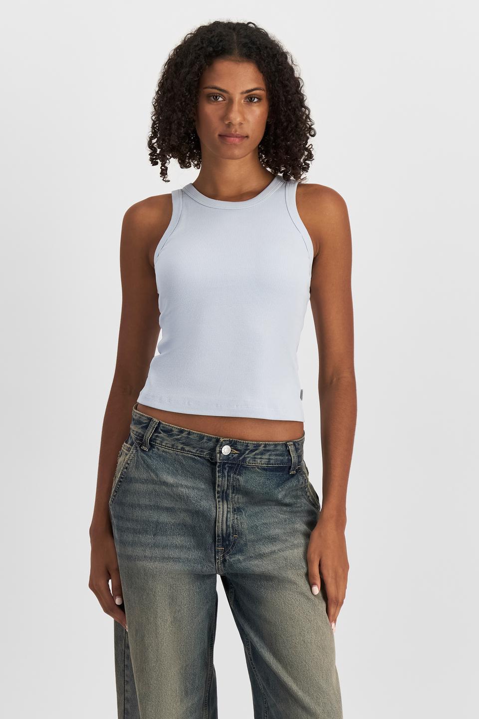 Norway (She/Her) wears size S and is 178cm tall with 82cm chest and 69cm waist