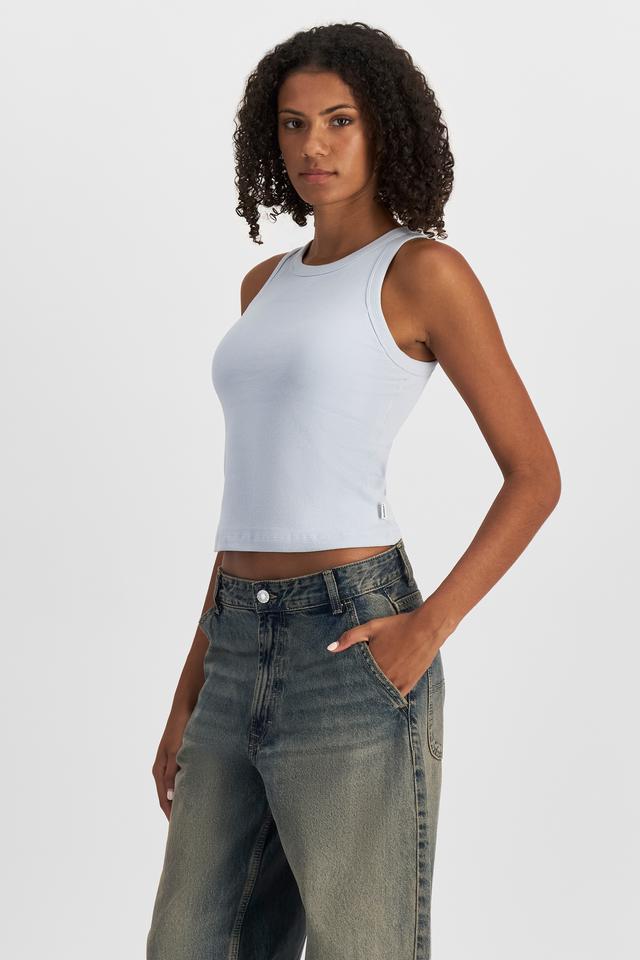 Norway (She/Her) wears size S and is 178cm tall with 82cm chest and 69cm waist