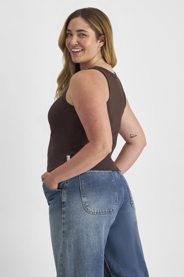 Chanel (She/Her) wears size L and is 176cm tall with 104cm chest and 89cm waist