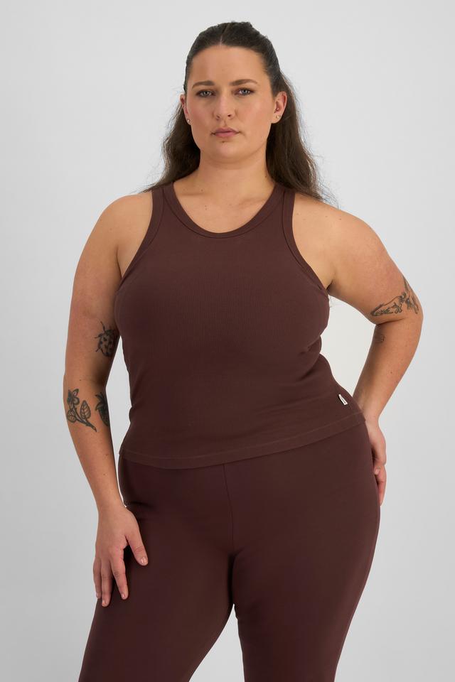 LANI (She/Her) wears size L and is 168cm tall with 115cm chest and 99cm waist