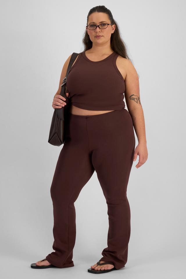 LANI (She/Her) wears size L and is 168cm tall with 115cm chest and 99cm waist