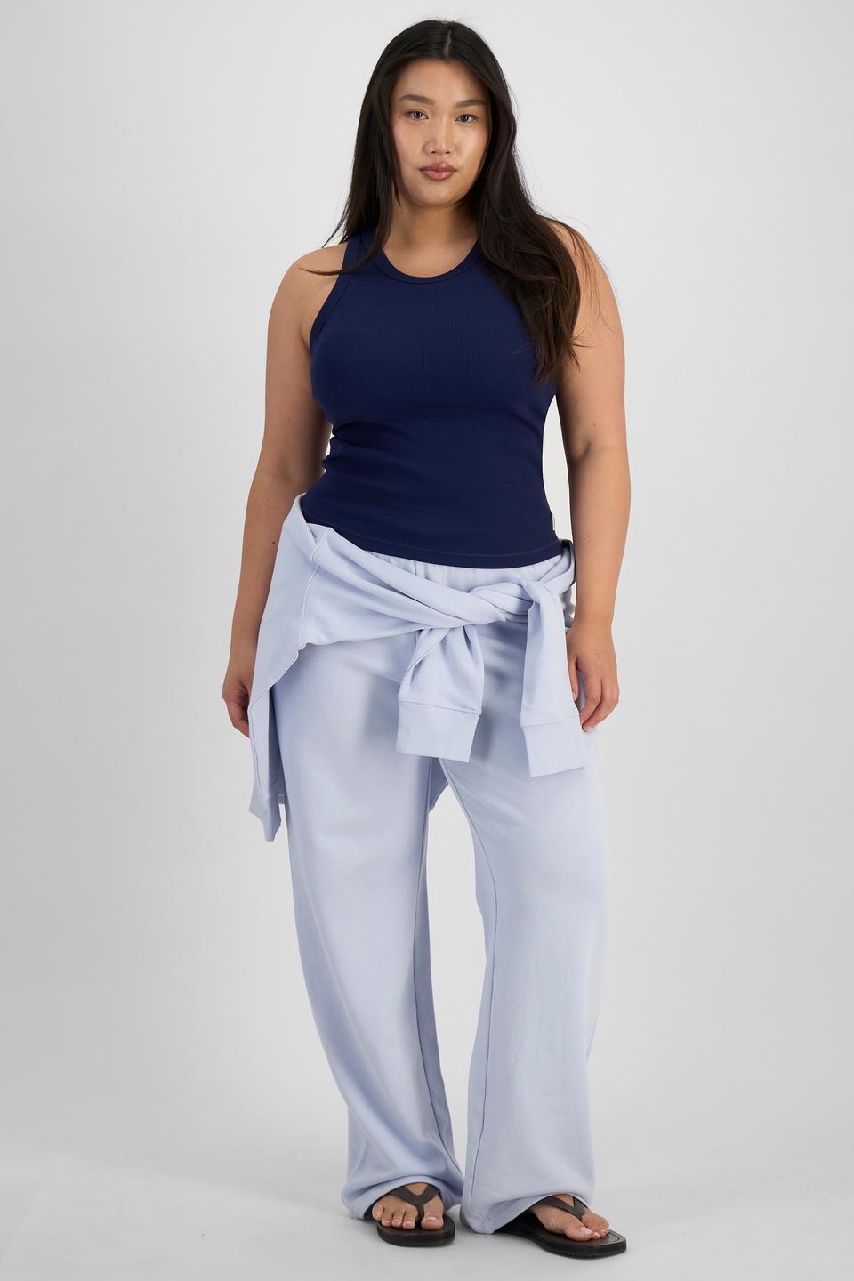 Chloe (She/Her) wears size L and is 165cm tall with 95cm chest and 78cm waist