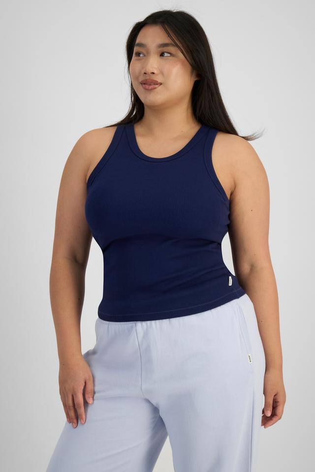 Chloe (She/Her) wears size L and is 165cm tall with 95cm chest and 78cm waist
