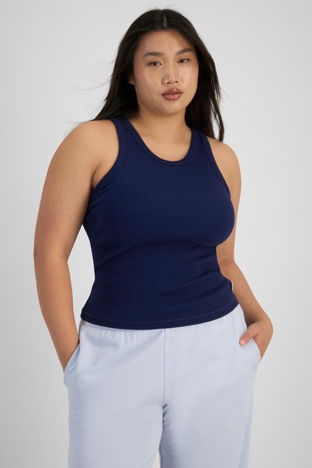Chloe (She/Her) wears size L and is 165cm tall with 95cm chest and 78cm waist