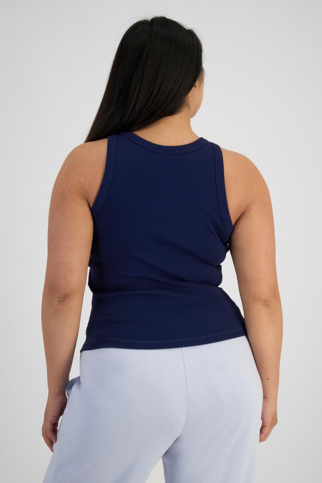 Chloe (She/Her) wears size L and is 165cm tall with 95cm chest and 78cm waist