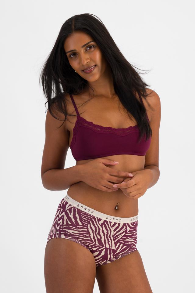 NAYA (She/Her) wears size 10 and is 174cm tall with 80cm chest and 63cm waist