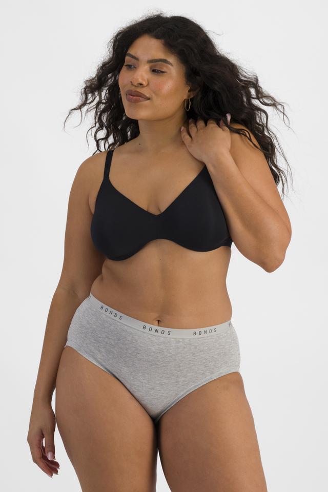 Laura (She/Her) wears size 14 and is 165cm tall with 94cm chest and 76cm waist