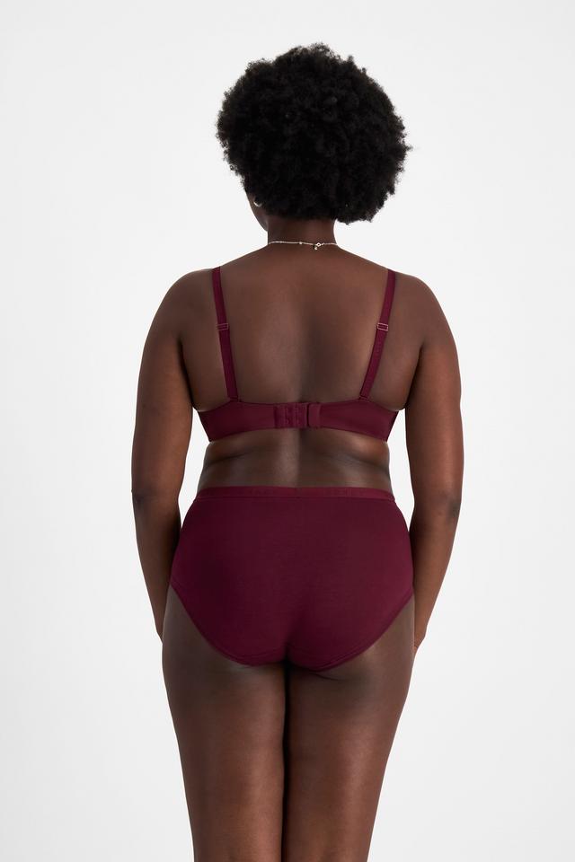 Nelly (She/Her) wears size 14 and is 173.73cm tall with 102cm chest and 84cm waist