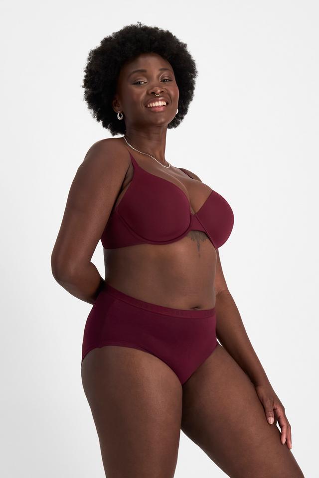 Nelly (She/Her) wears size 14 and is 173.73cm tall with 102cm chest and 84cm waist