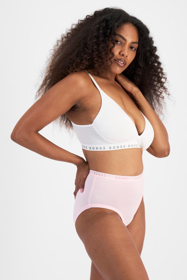 Cassaera (She/Her) wears size 14 and is 180cm tall with 107cm chest and 82cm waist
