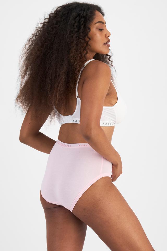 Cassaera (She/Her) wears size 14 and is 180cm tall with 107cm chest and 82cm waist