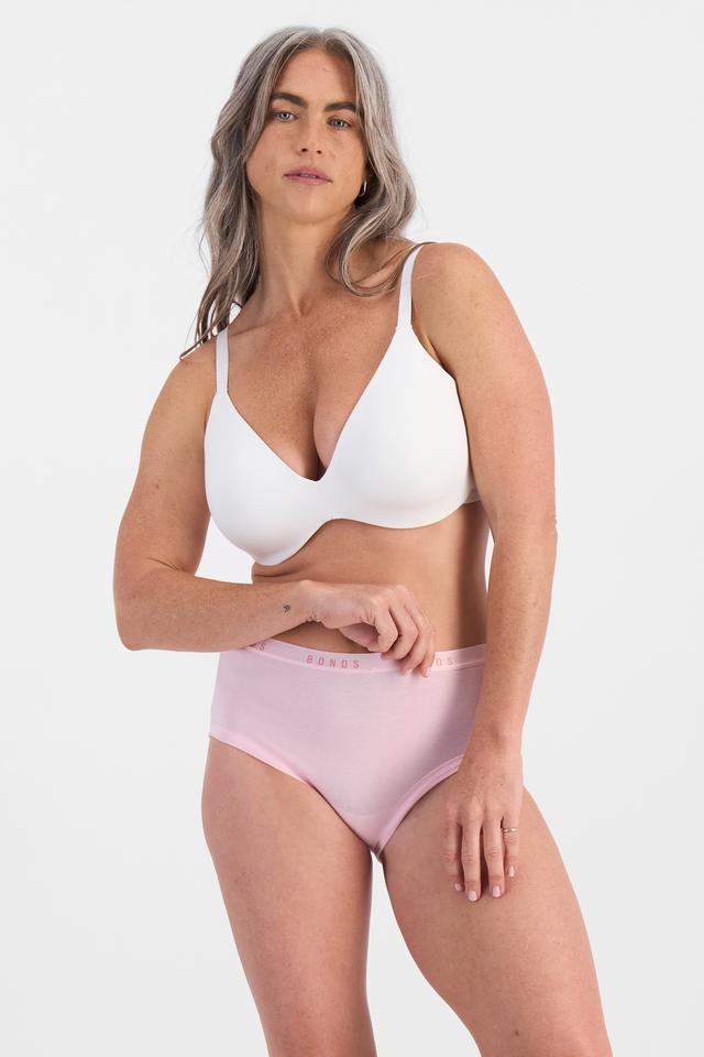 Kiah (She/Her) wears size 10 and is 165cm tall with 89cm chest and 66cm waist
