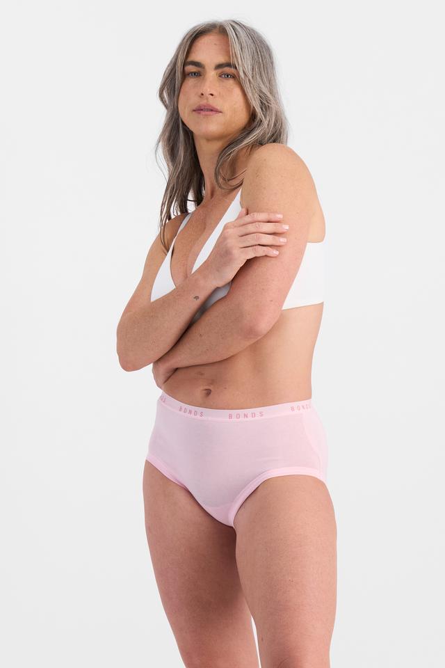 Kiah (She/Her) wears size 10 and is 165cm tall with 89cm chest and 66cm waist