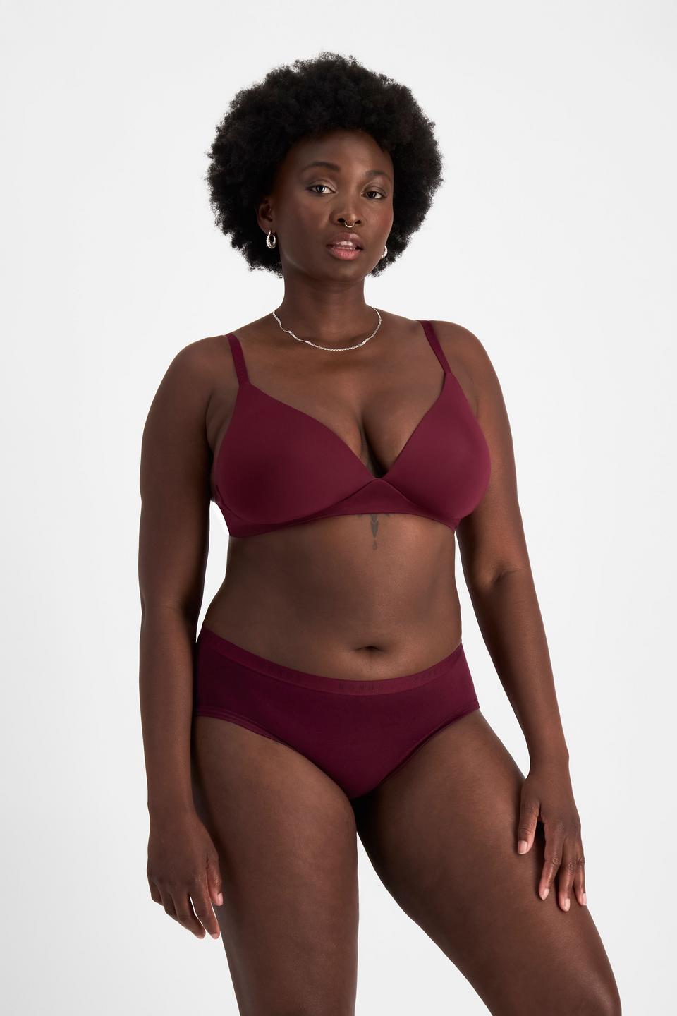 Nelly (She/Her) wears size 14 and is 173.73cm tall with 102cm chest and 84cm waist