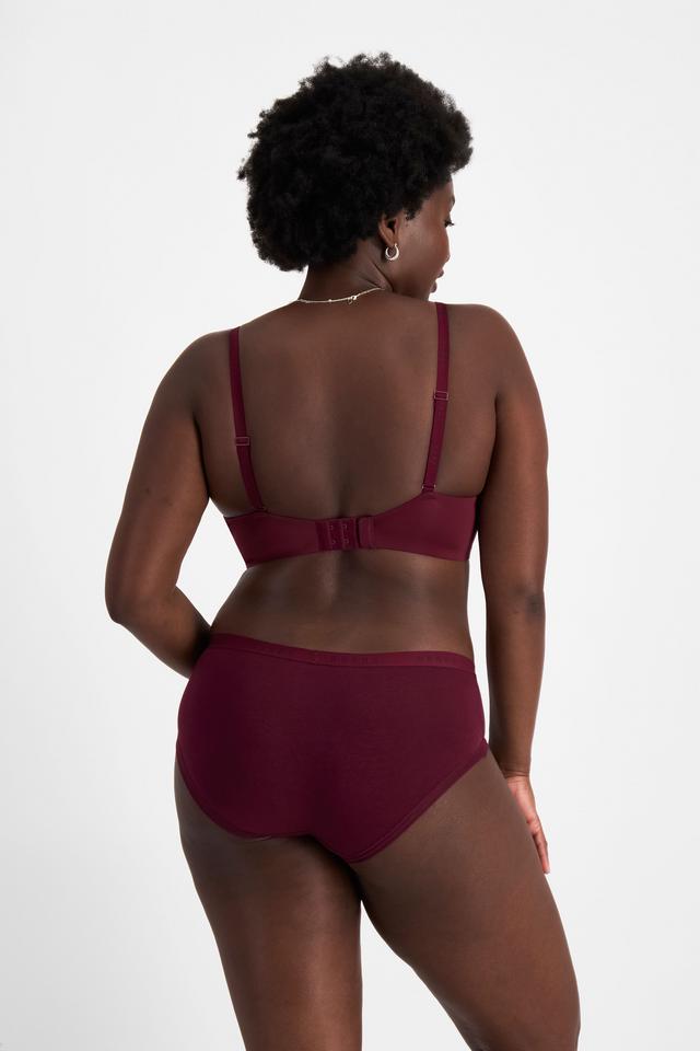 Nelly (She/Her) wears size 14 and is 173.73cm tall with 102cm chest and 84cm waist