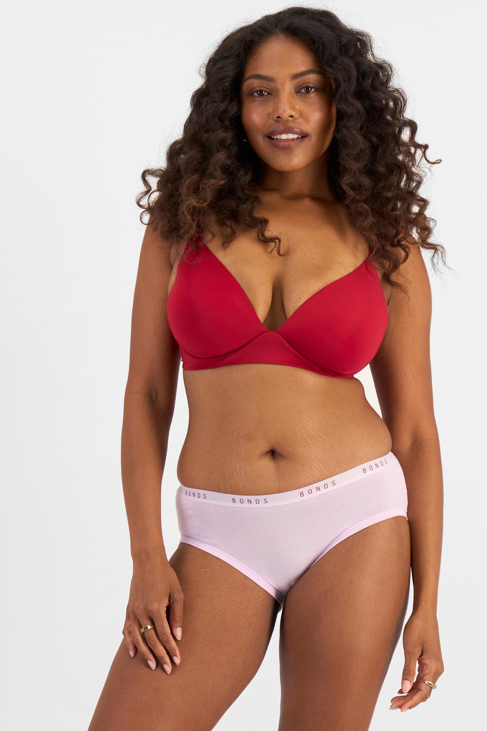 Cassaera (She/Her) wears size 14 and is 180cm tall with 107cm chest and 82cm waist
