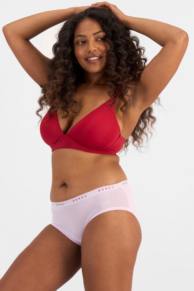 Cassaera (She/Her) wears size 14 and is 180cm tall with 107cm chest and 82cm waist